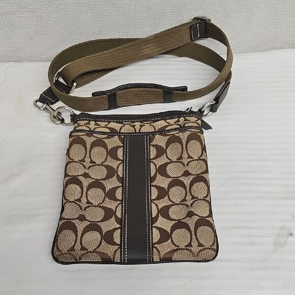 COACH SIGNATURE STRIPE SWINGPACK BFPM-06-053 - Picture 1 of 9